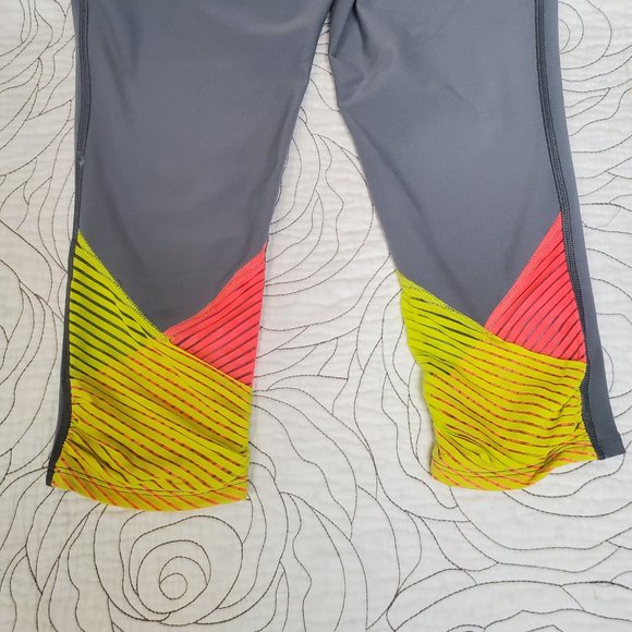 [S] Nike Dry Fit Crop Leggings - Picture 4 of 8